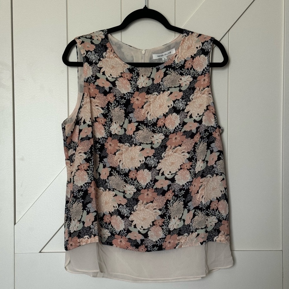 Neutral floral sleeveless shell top